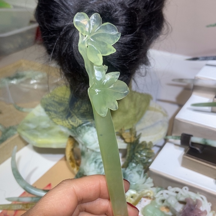 蛇纹石玉发饰未镶嵌好**莲