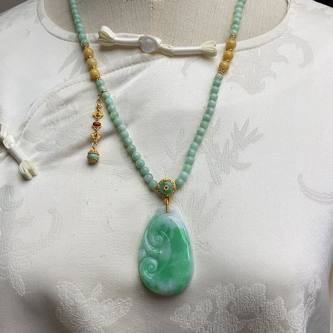 翡翠颈饰未镶嵌天然