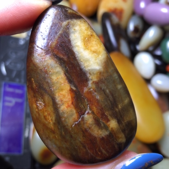 和田玉（翠青玉）未镶嵌珠宝奇石