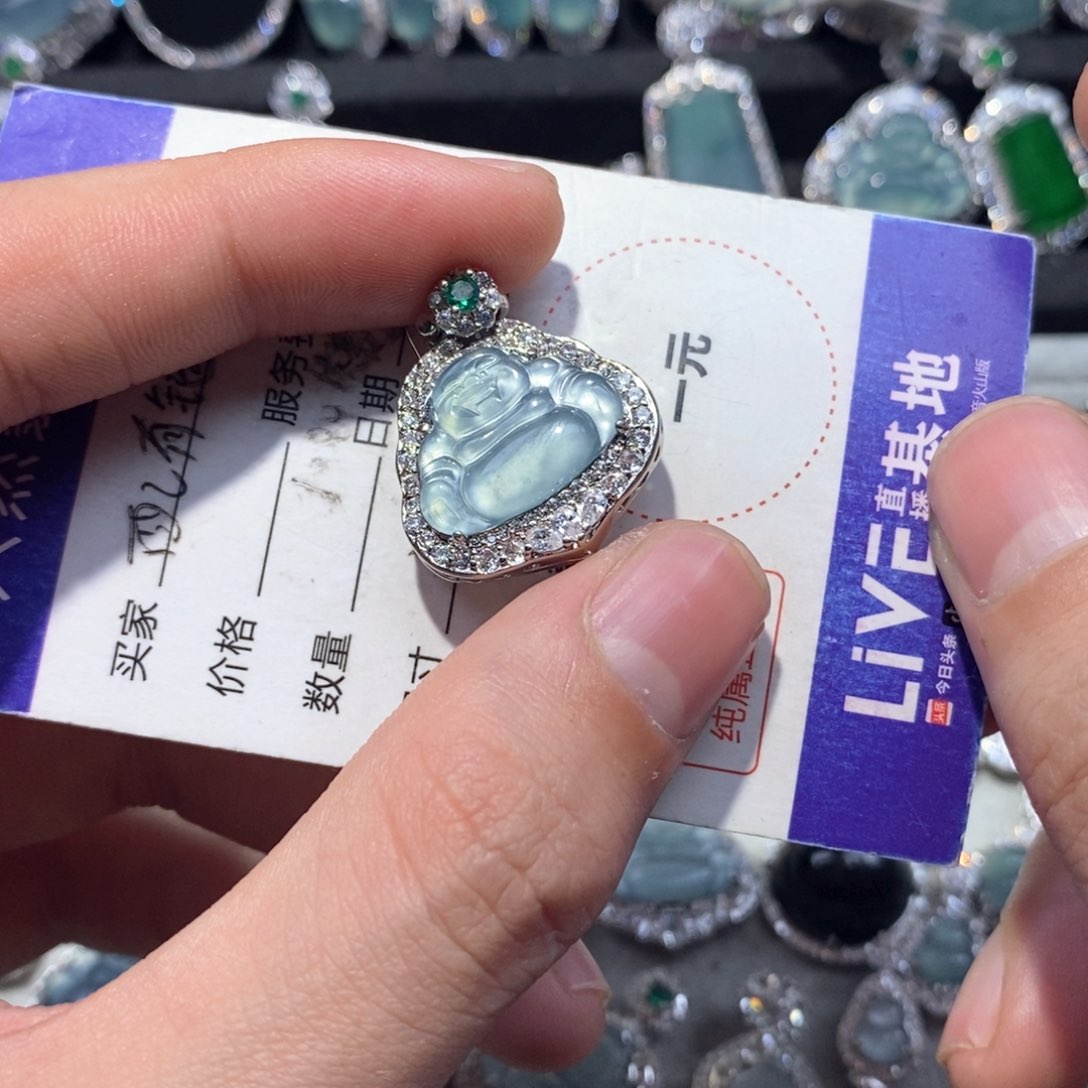 翡翠颈饰未镶嵌翡翠