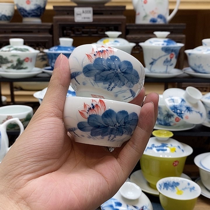 手绘荷花内外绘65cc主人杯釉下彩微瑕福利款