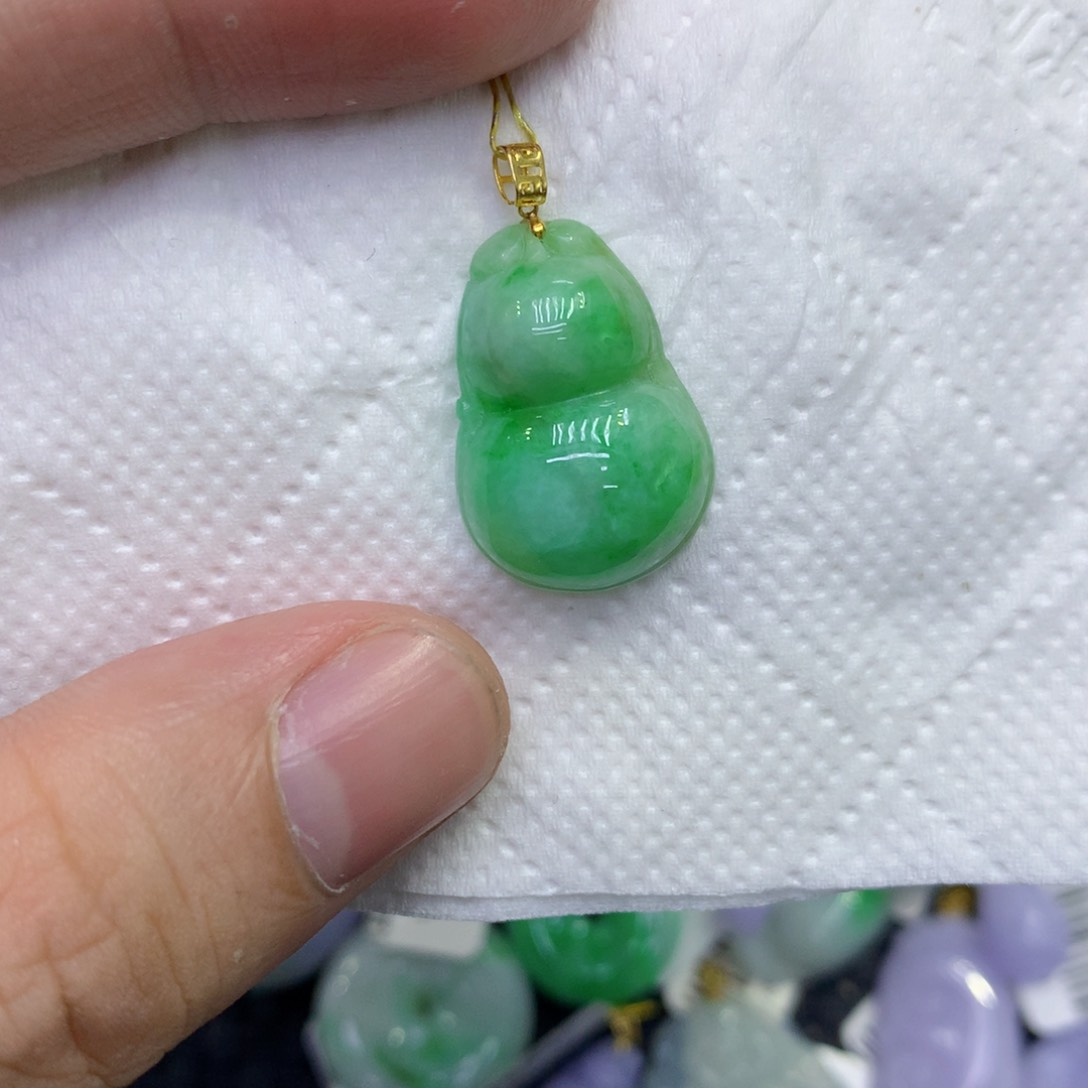 颈饰18K金镶嵌翡翠