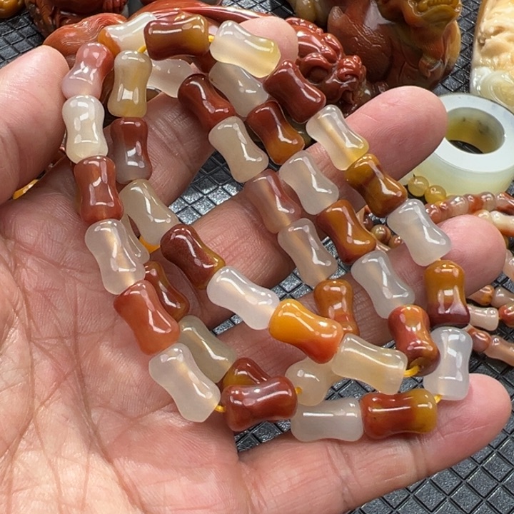 石英质玉（黄龙玉）颈饰未镶嵌