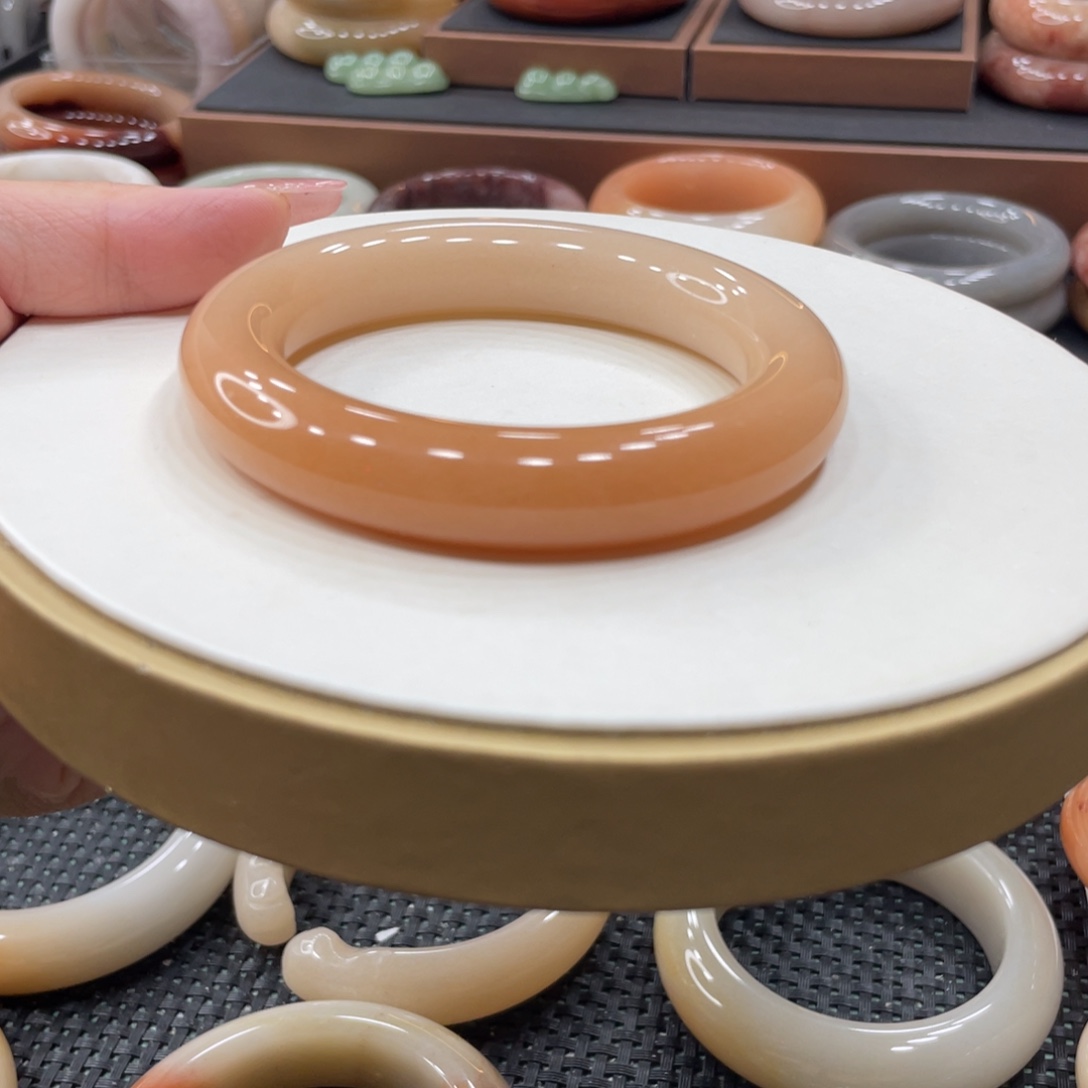 未镶嵌手镯石英质玉