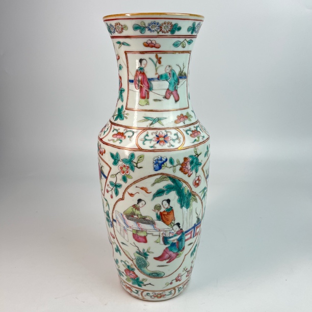 TC 02156 清晚期 粉彩人物瓶 