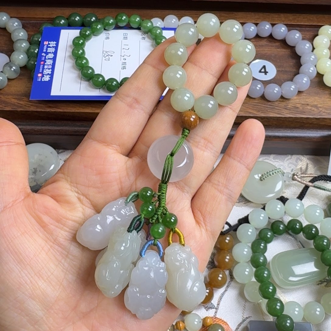 曙***光和田玉未镶嵌挂件