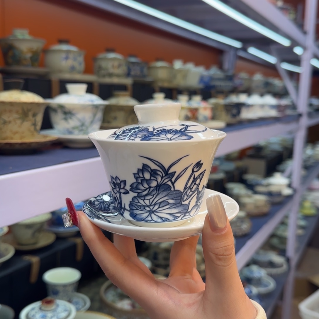 我在外面吃饭呢你在哪