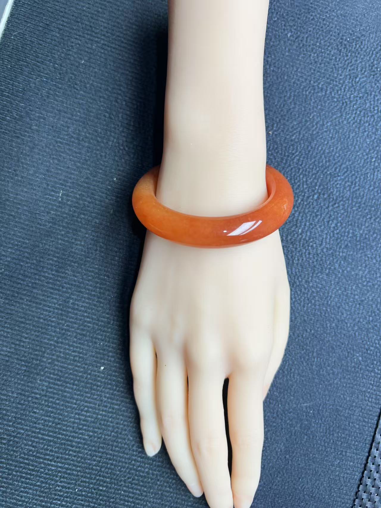 黄龙玉火焰红手镯