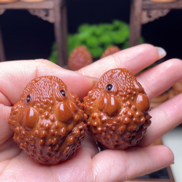 吊坠橄榄核金蟾手球