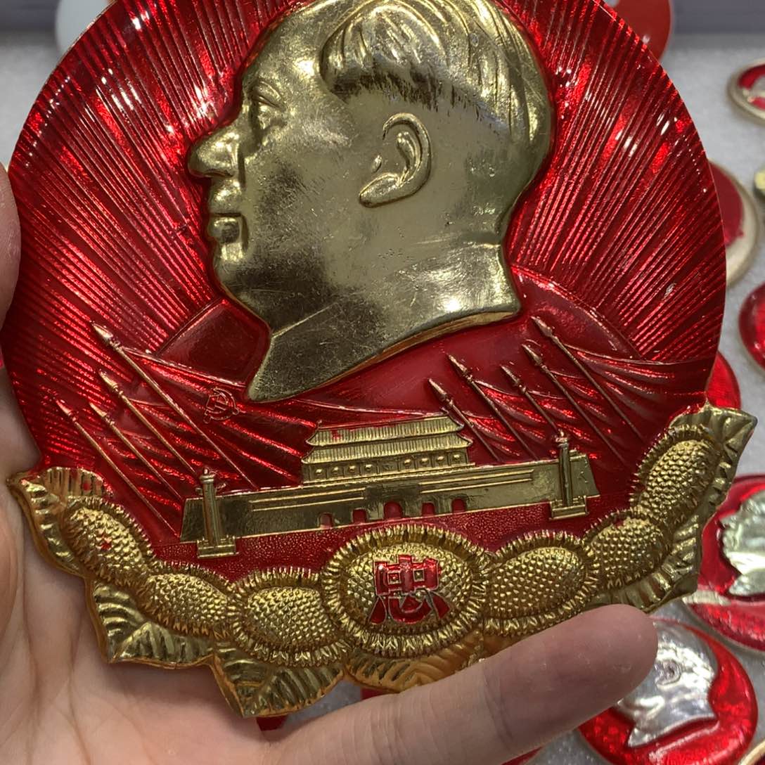 铝江**画红色纪念章 忠 11cm 有岁月痕迹 