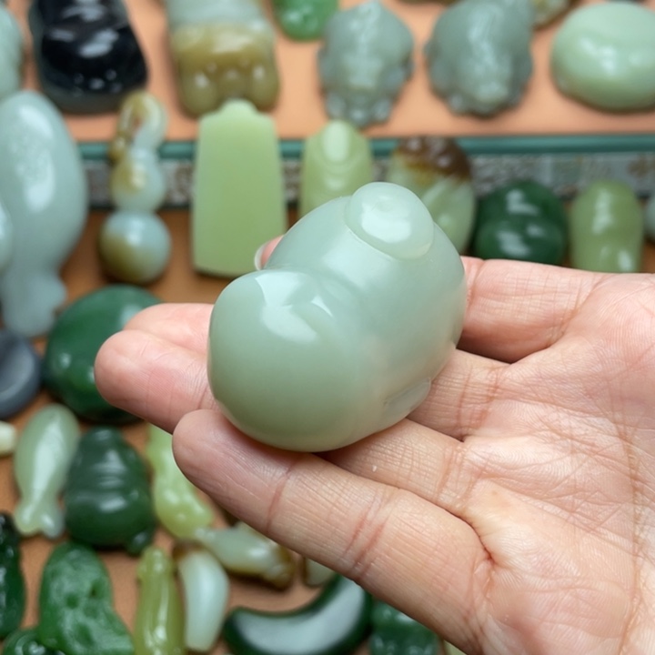 【闪购商品】颈饰未镶嵌和田玉且末蓝猪咪