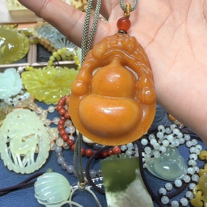 未镶嵌蛇纹石玉吊坠