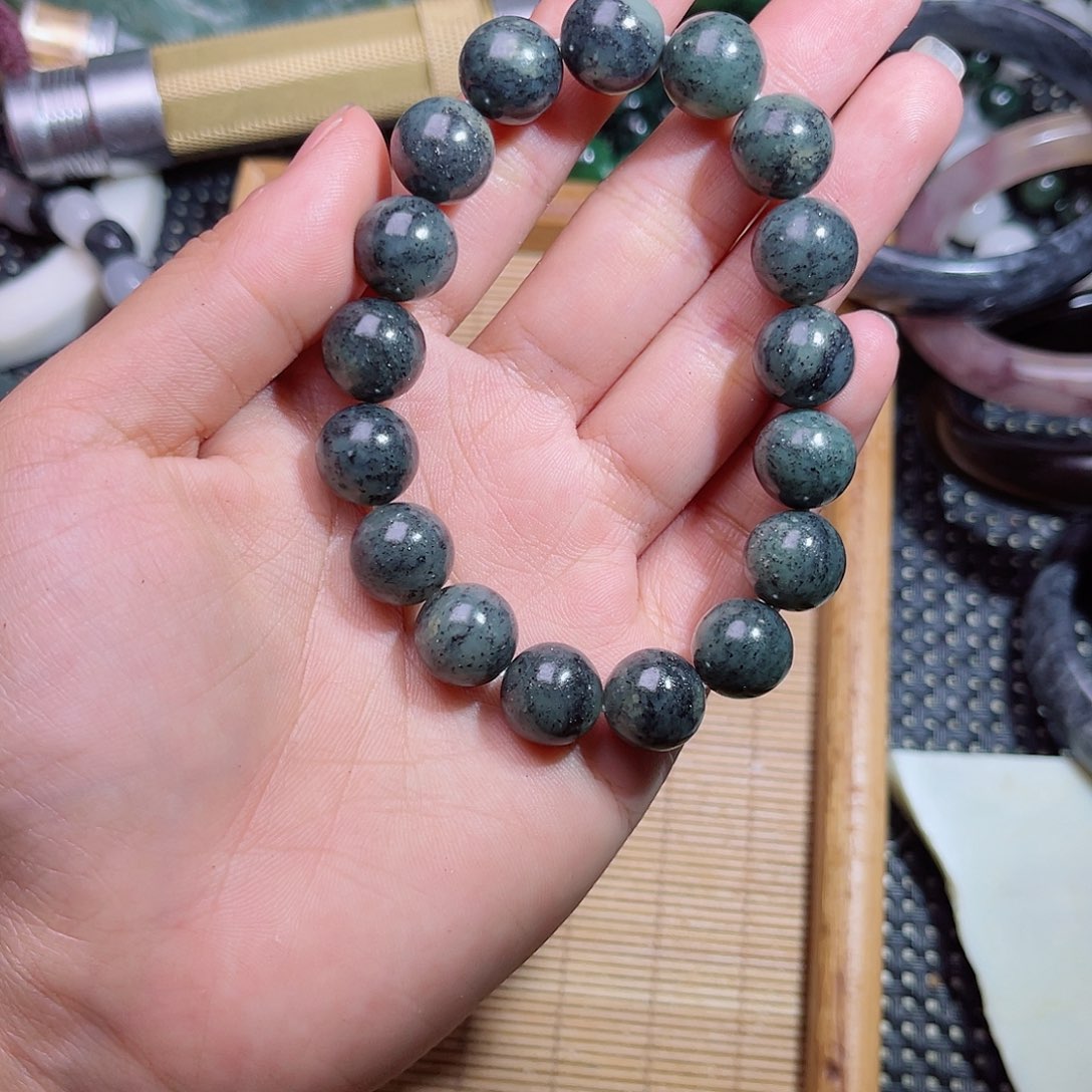 未镶嵌和田玉（子料）挂件