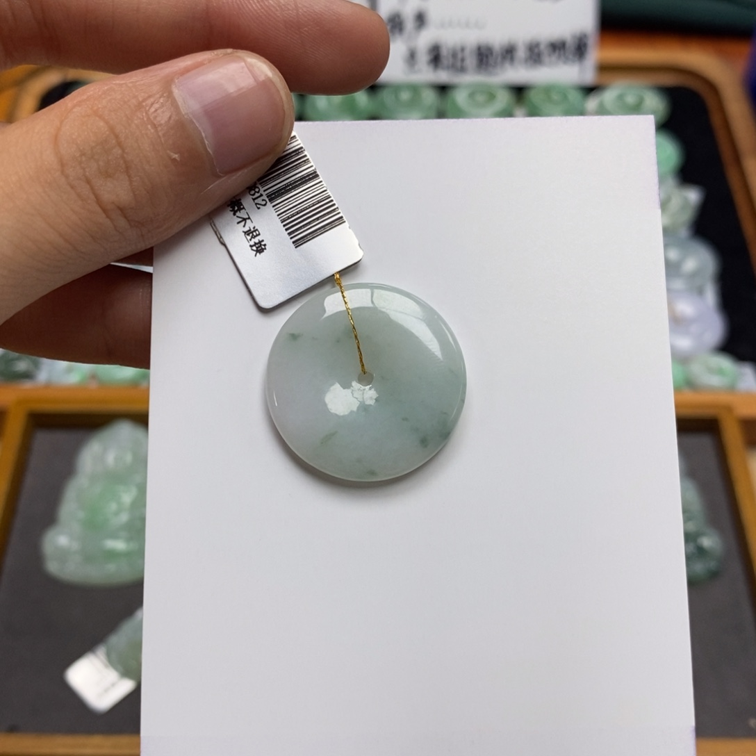 颈饰未镶嵌翡翠平安扣