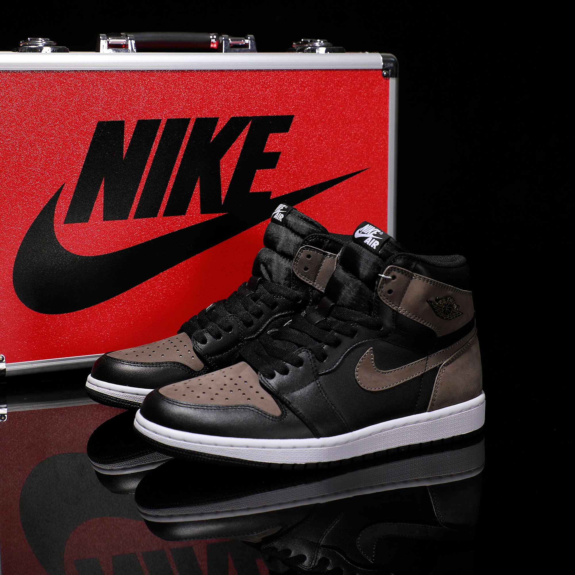 NIKE/耐克定制球鞋Air Jordan1 头层牛皮高帮时尚百搭潮鞋情侣