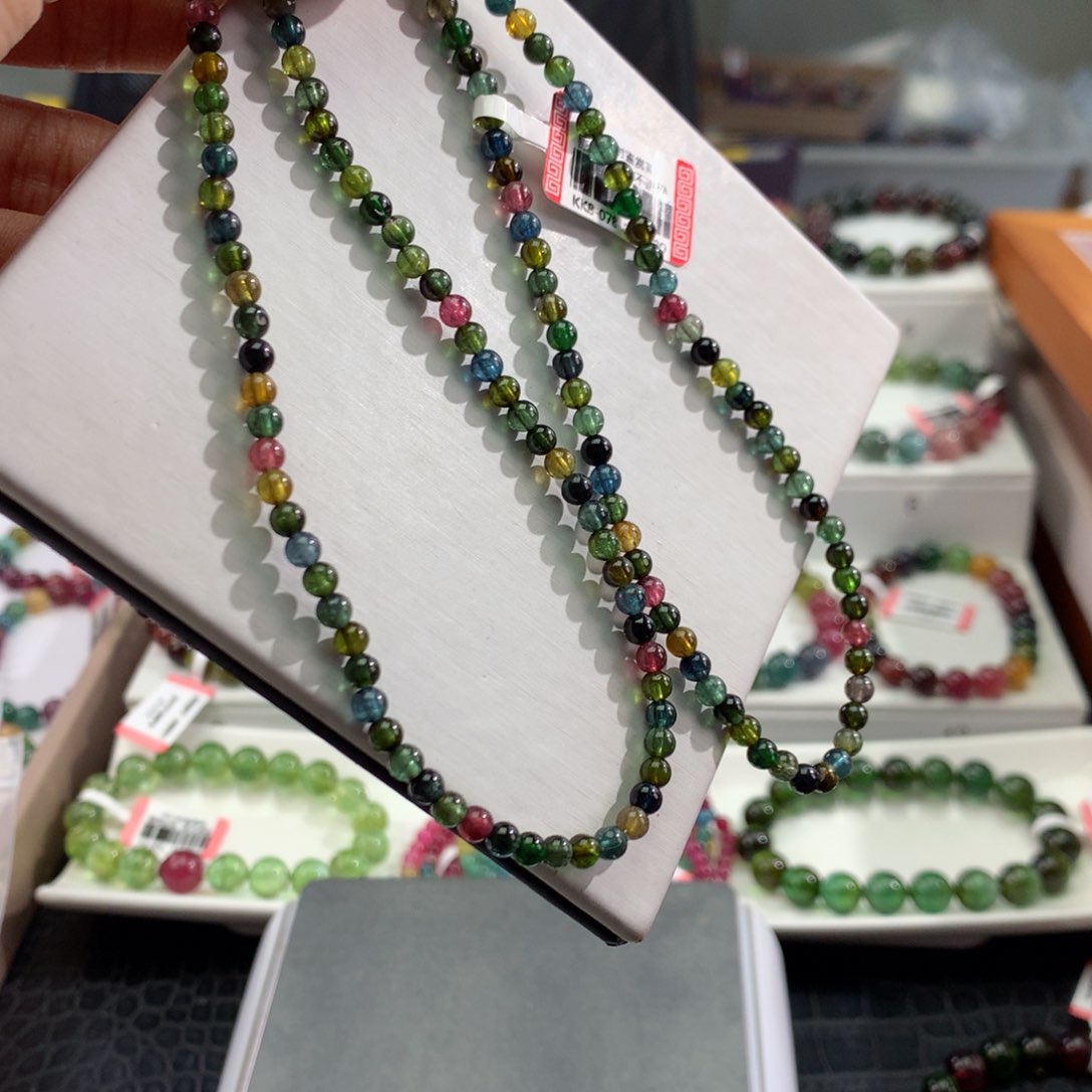 碧玺手链未镶嵌     3.9mm。