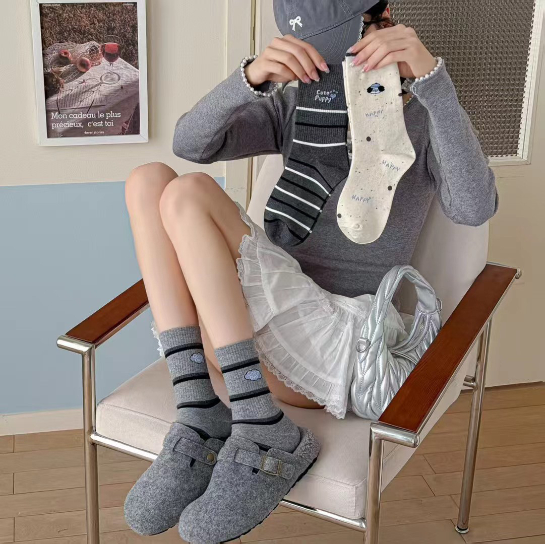 棉无骨女袜吸汗防臭时尚百搭小狗条纹甜美潮流学院风中筒袜秋冬