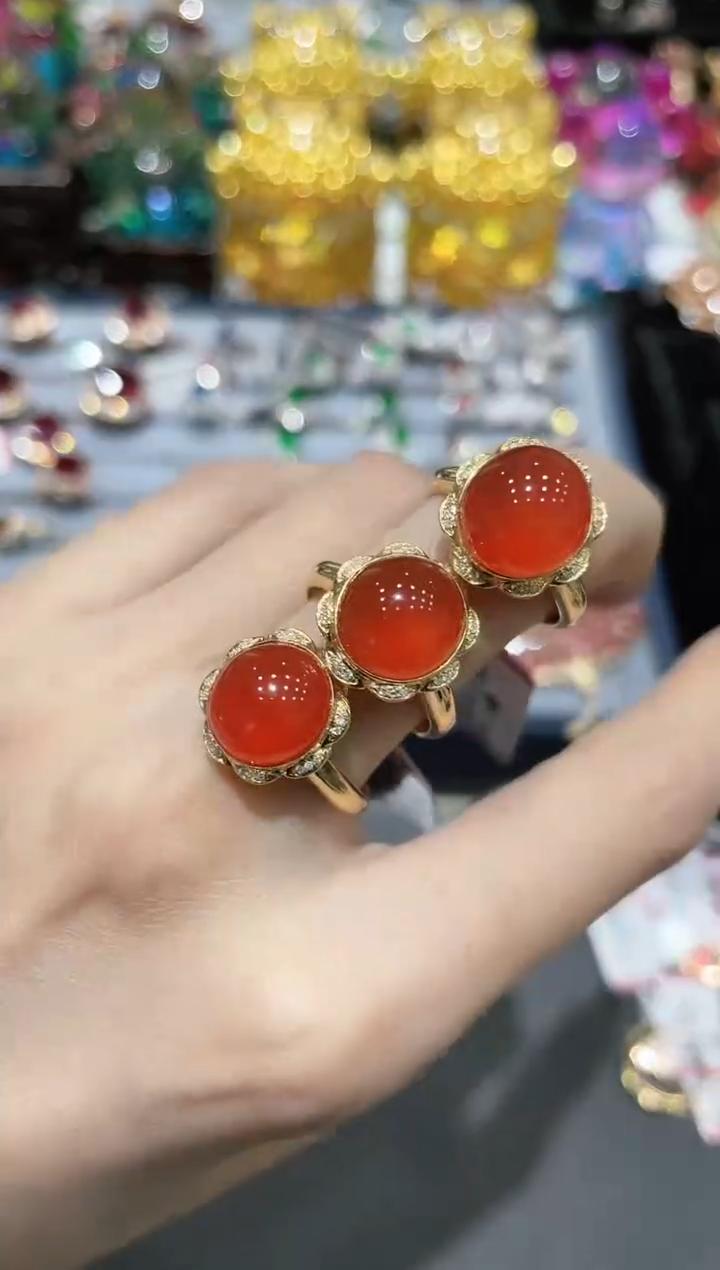 18K金镶嵌南红戒指 多样性发其一