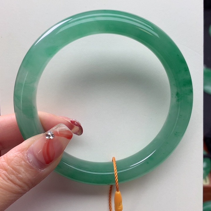 石英质玉手镯未镶嵌?****r