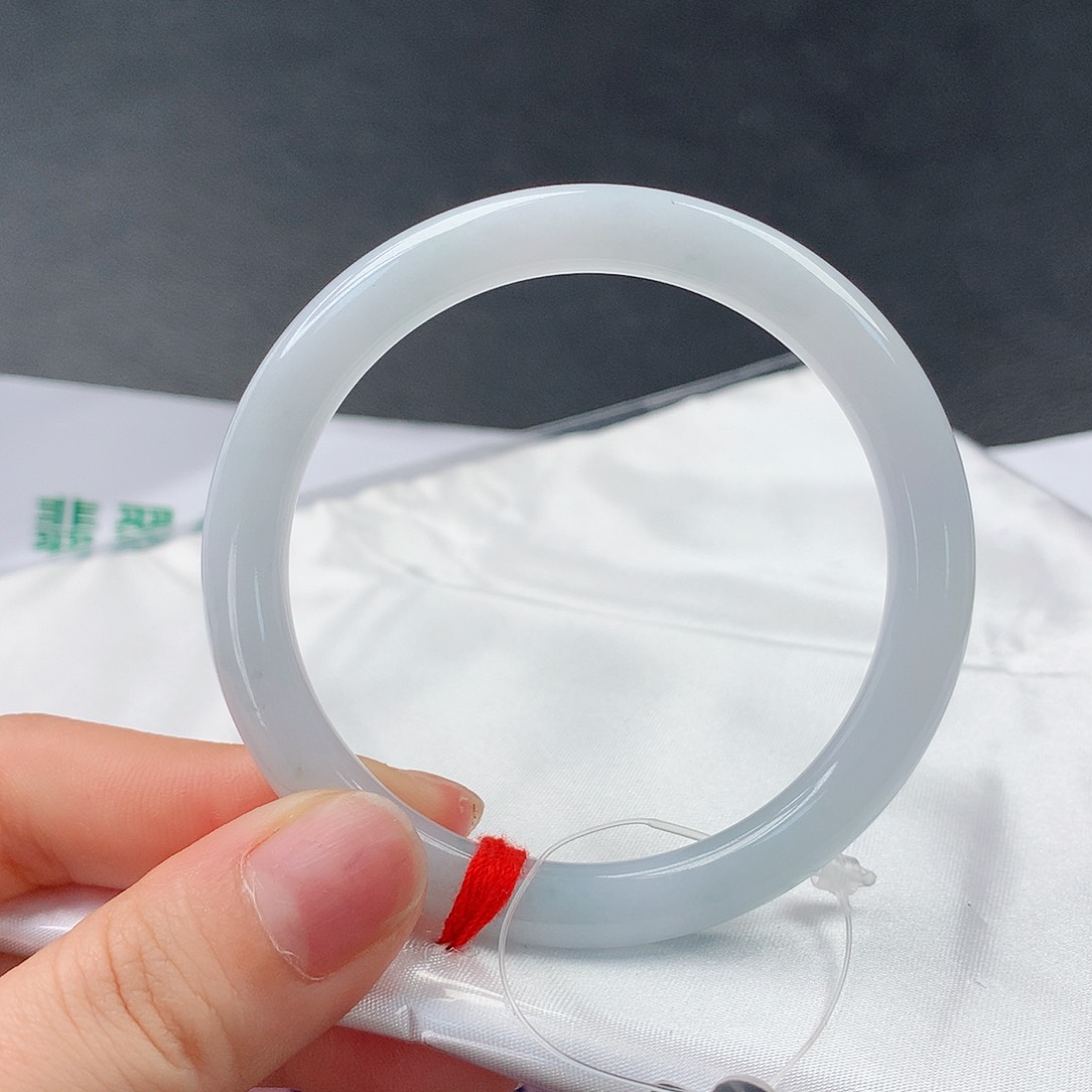 翡翠手镯未镶嵌0106圆52