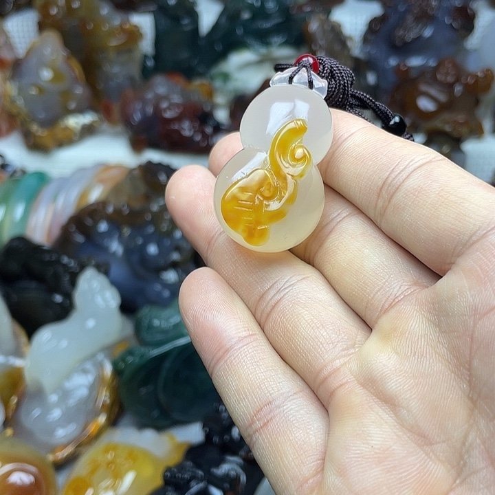 玛瑙/玉髓饰品未镶嵌米*