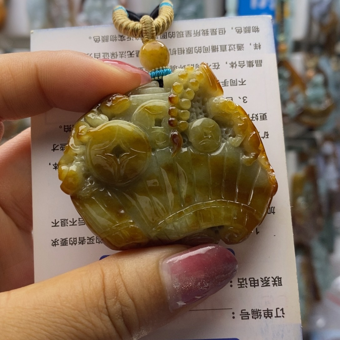翡翠未镶嵌颈饰好