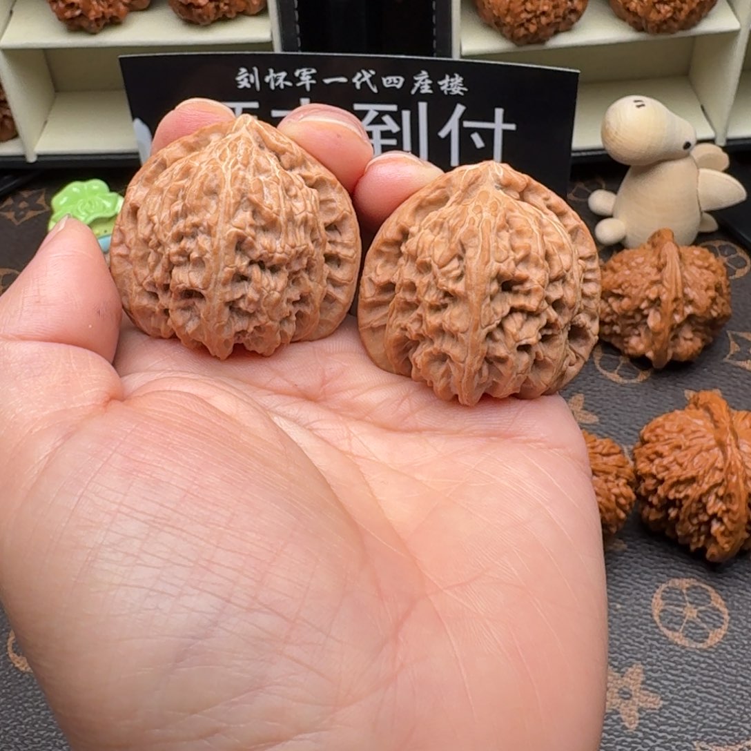 M***K文玩核桃把件文玩核桃