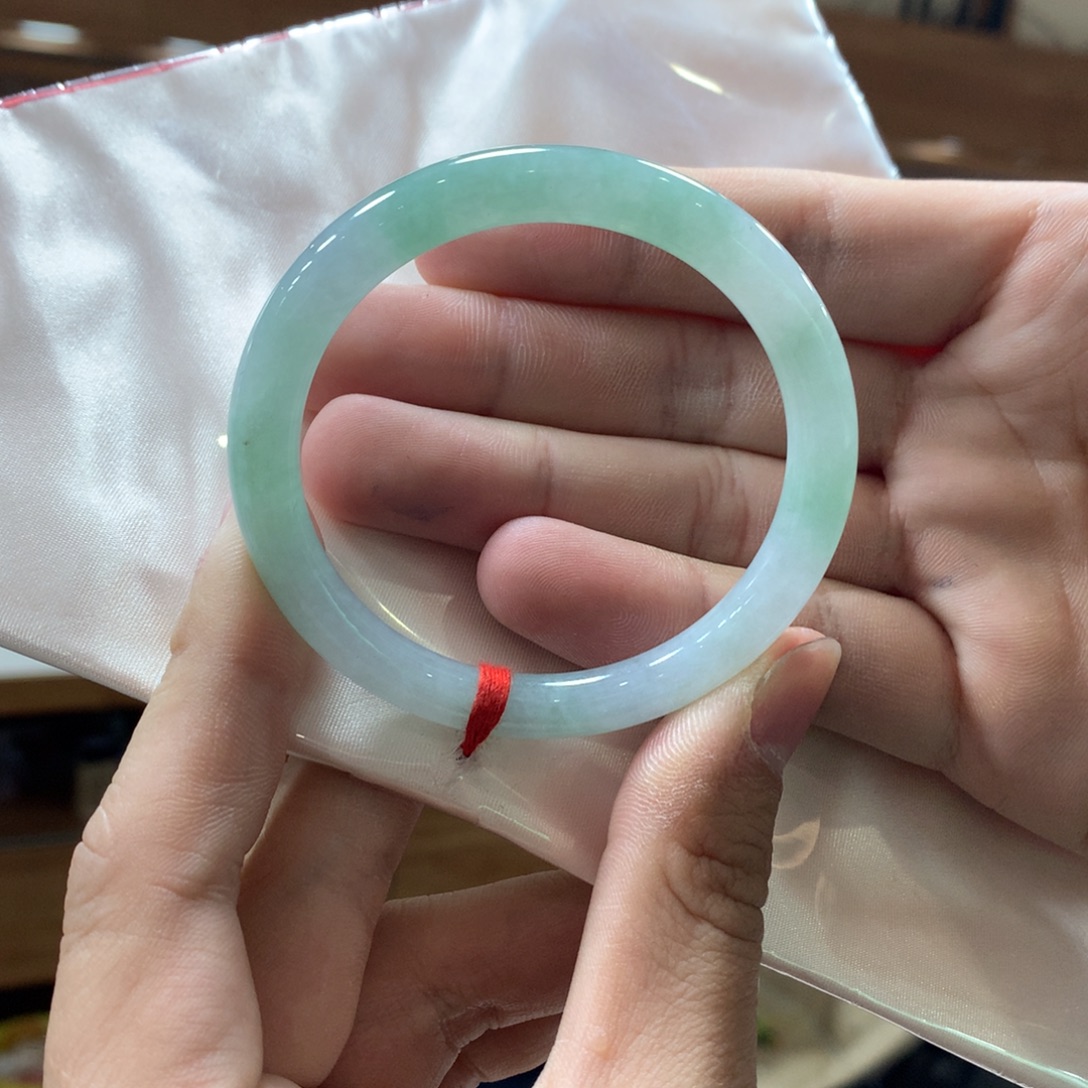 翡翠未镶嵌手镯翡翠