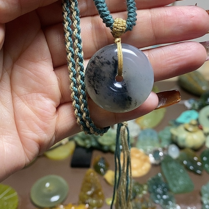 蛇纹石玉吊坠未镶嵌