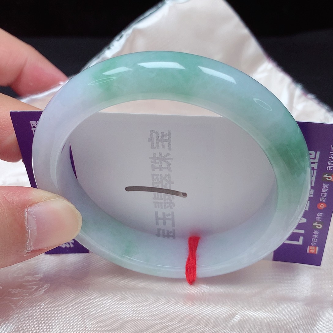 翡翠手镯未镶嵌58圈口