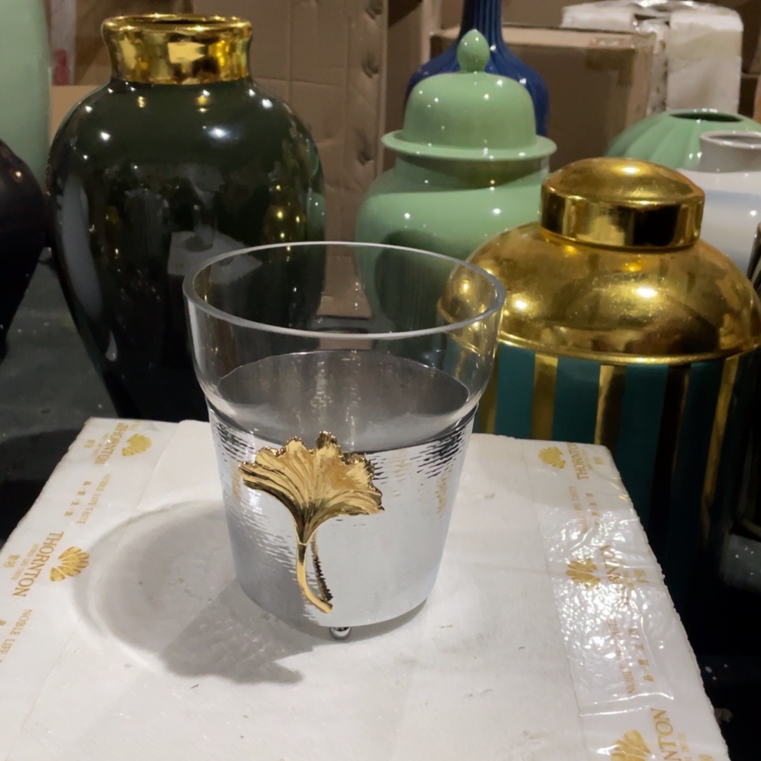 n****2陶瓷花瓶，仿真绿植。