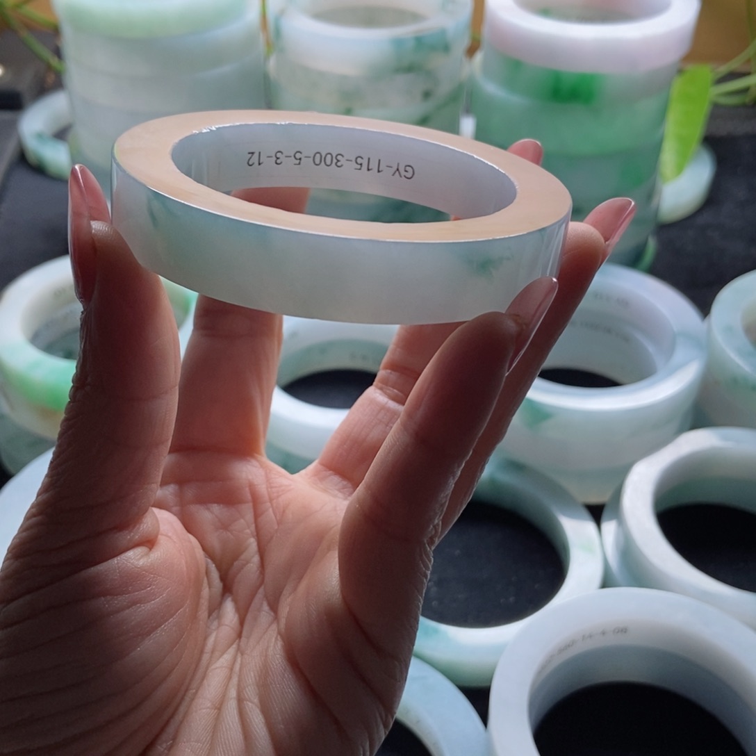 未镶嵌手镯定制翡翠腊*