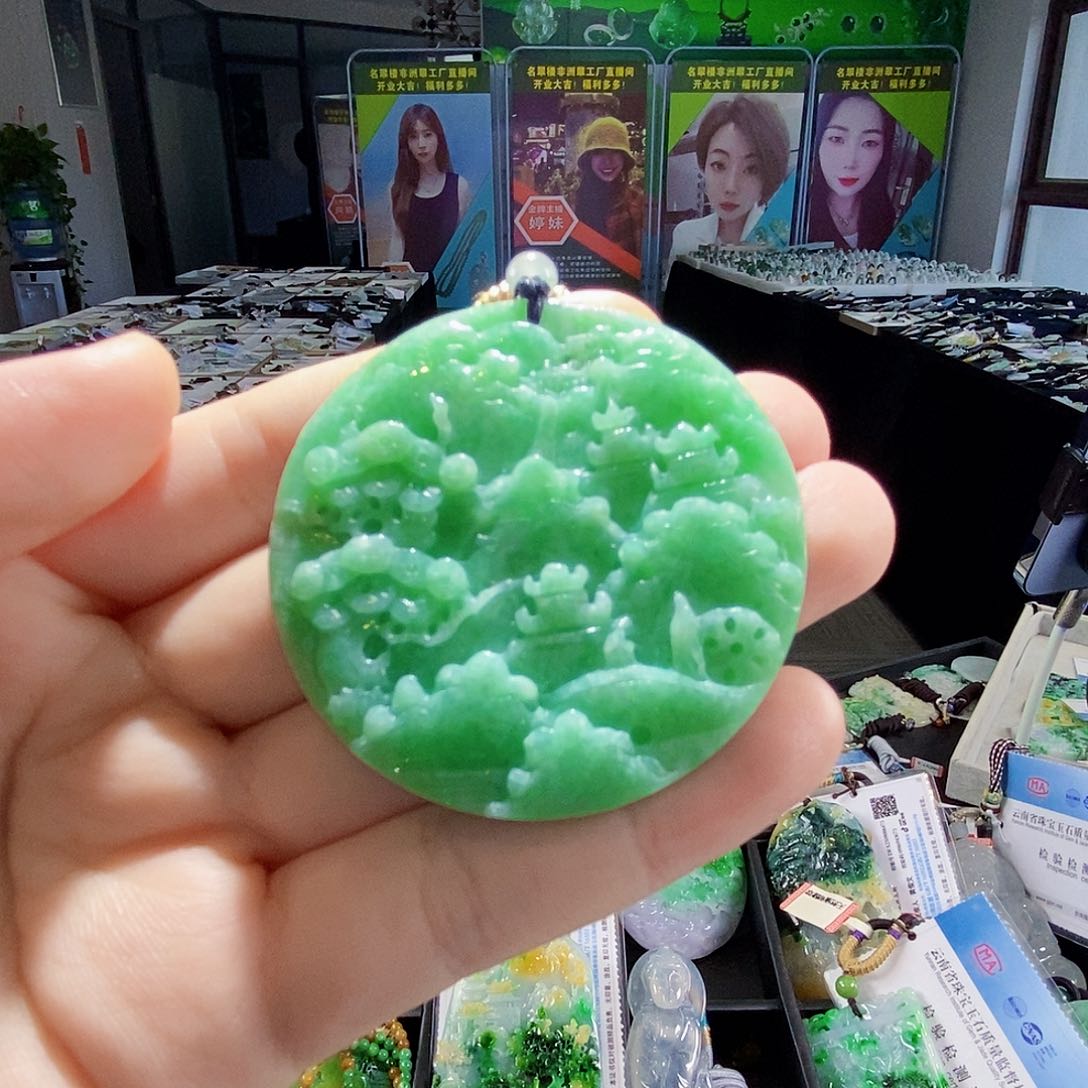 颈饰未镶嵌翡翠金**堂翡翠