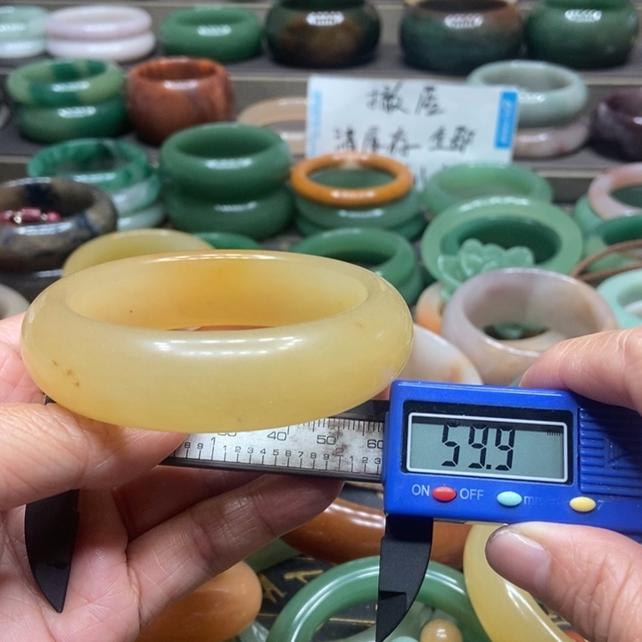 石英质玉手镯未镶嵌