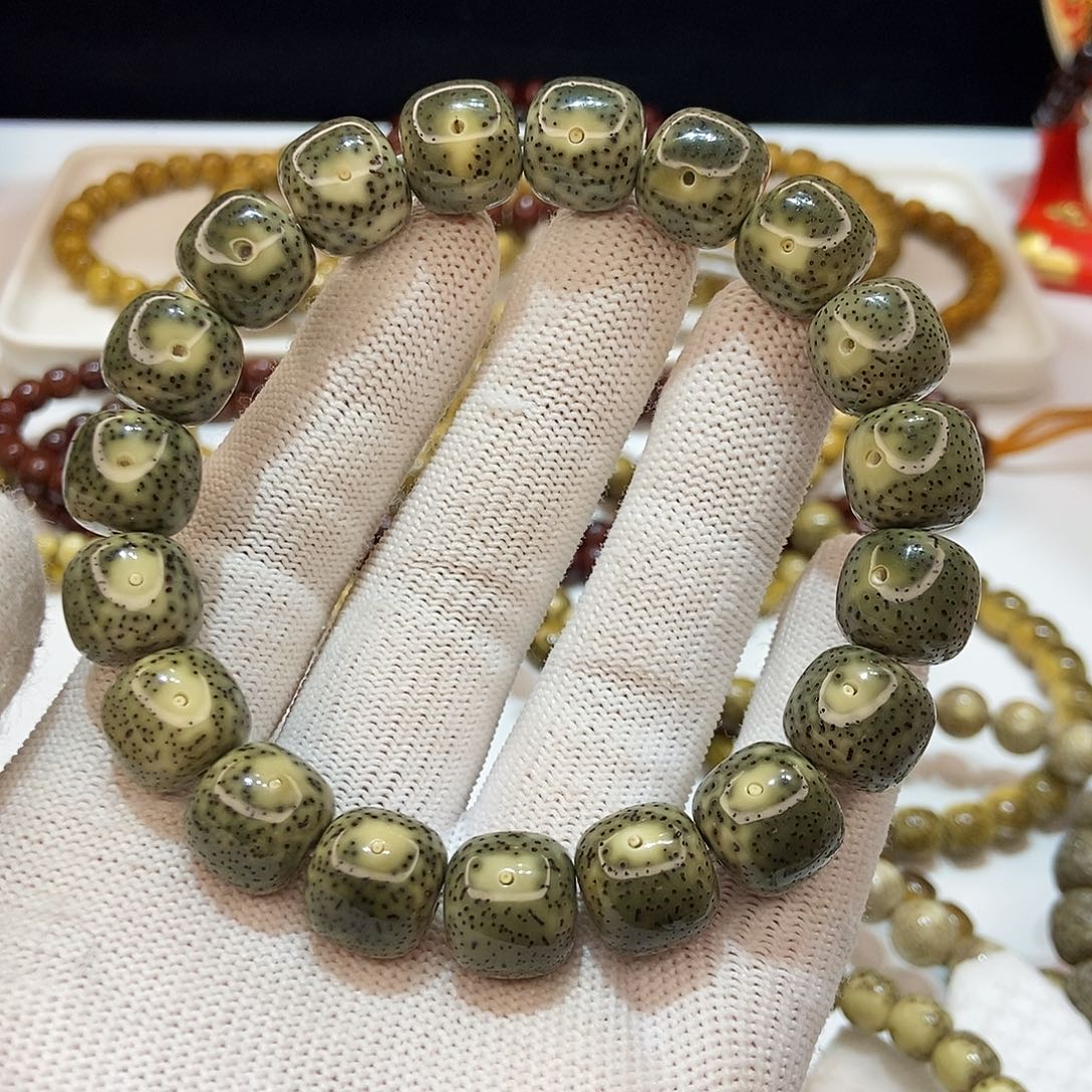 金***易星月菩提手串原生态