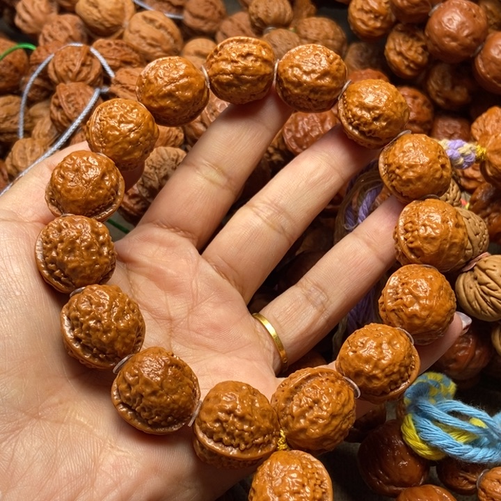 文玩核桃吊坠蚂蚁纹元宝