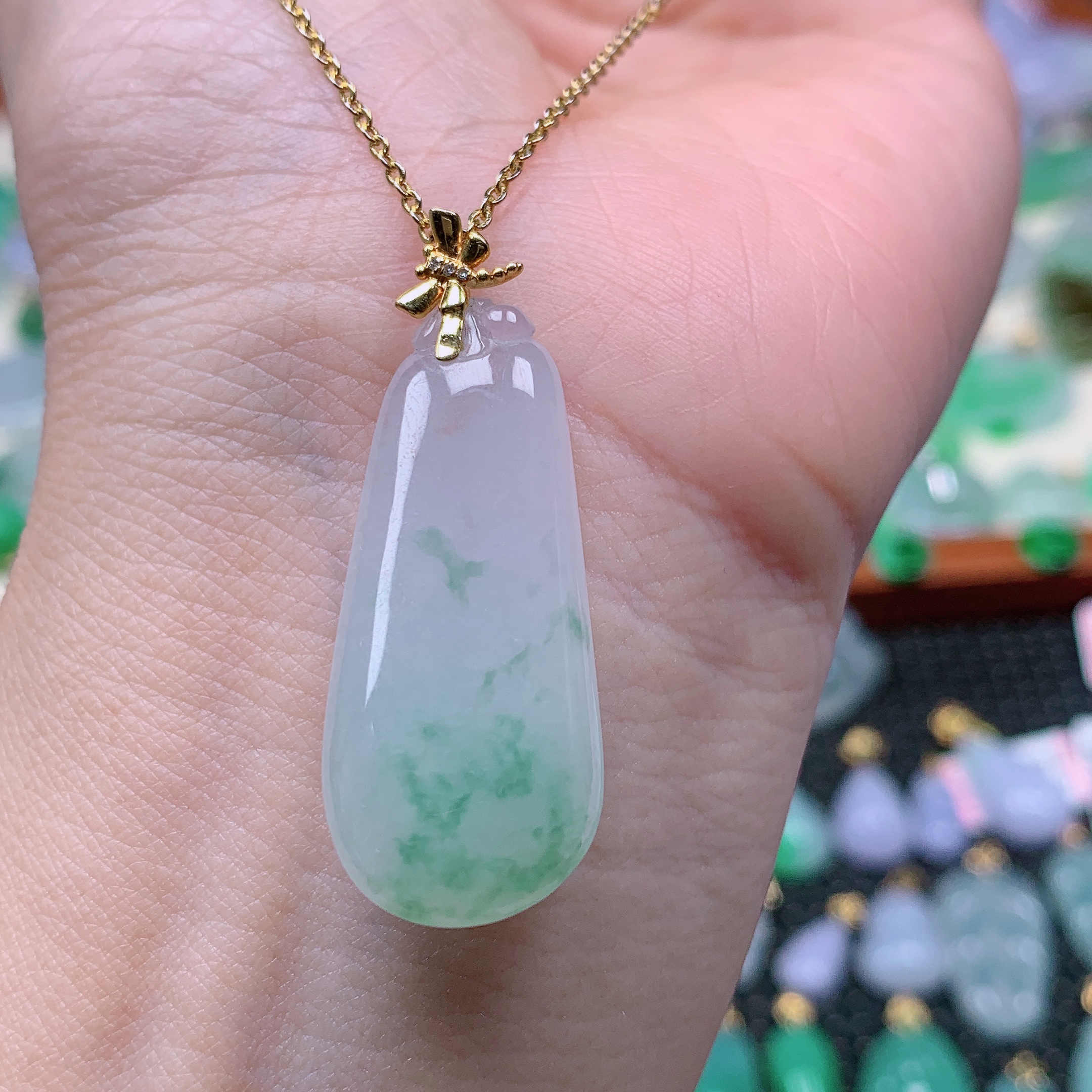 缅甸天然A货翡翠，冰飘花福瓜，编号695/1129尺35.2-15.4-6.5