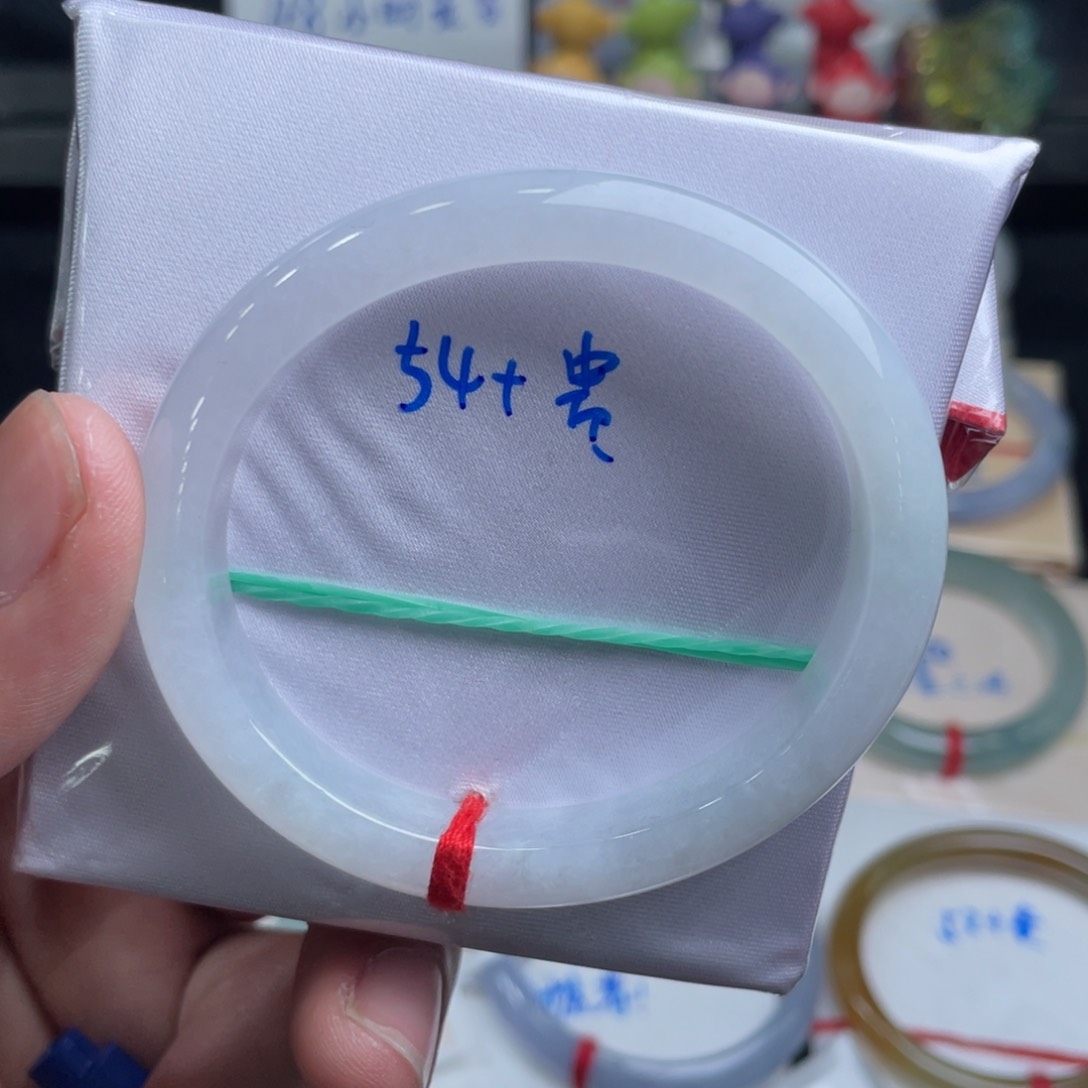 翡翠手镯未镶嵌翡翠手镯