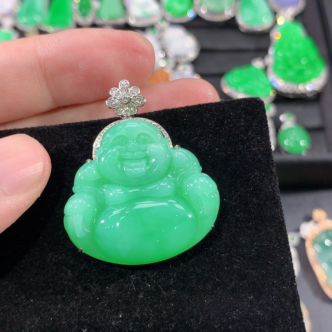 翡翠18K金镶嵌颈饰