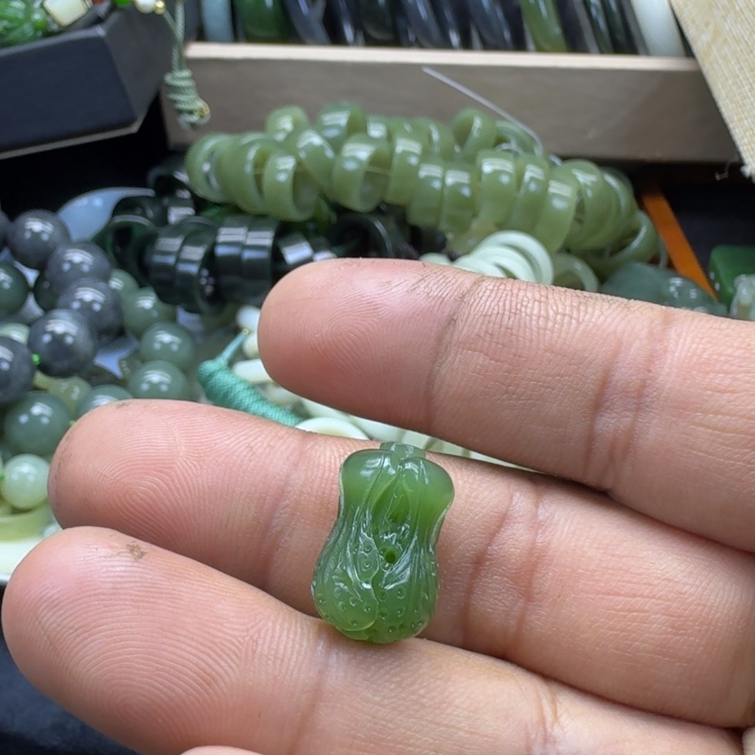 和田玉（碧玉）颈饰未镶嵌