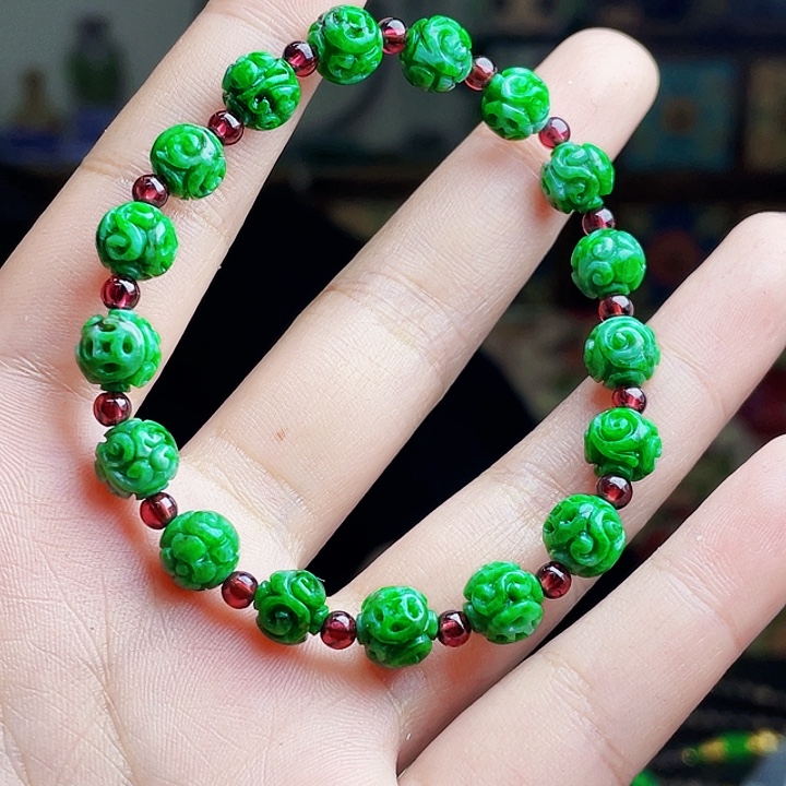 翡翠未镶嵌颈饰多样性