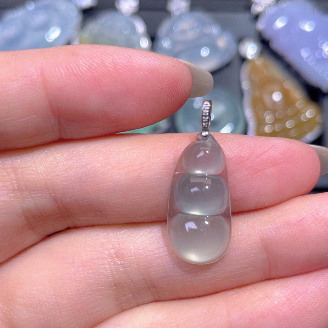 颈饰18K金镶嵌翡翠翡翠