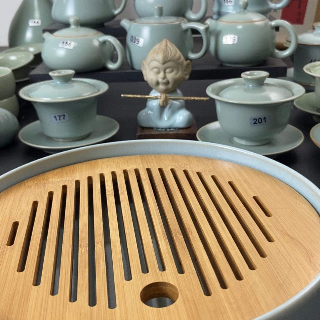 唯***一二级品天青釉盘子