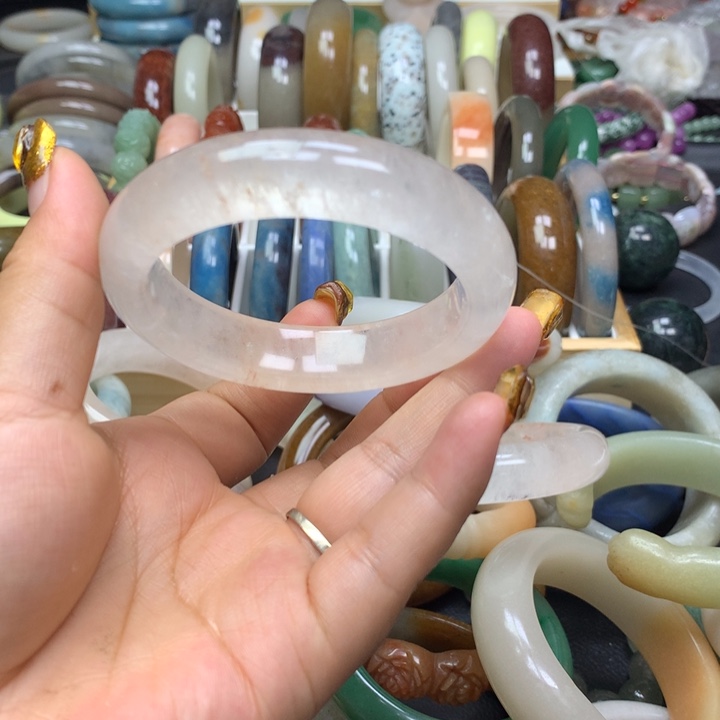 石英质玉手镯未镶嵌忘*草