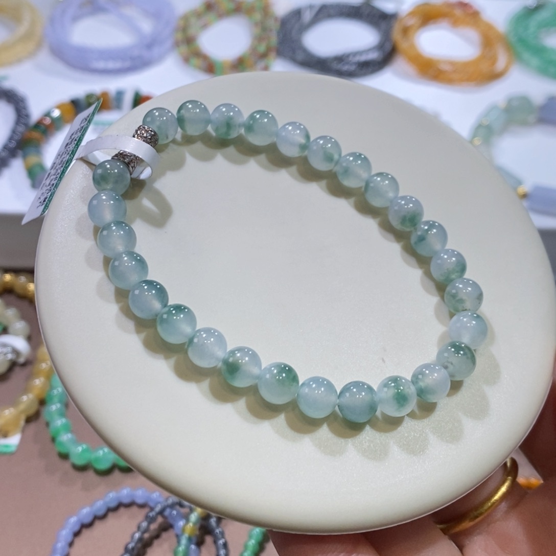 翡翠手链未镶嵌牛奶飘绿