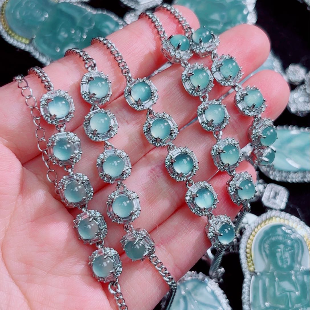 翡翠颈饰未镶嵌蛋面