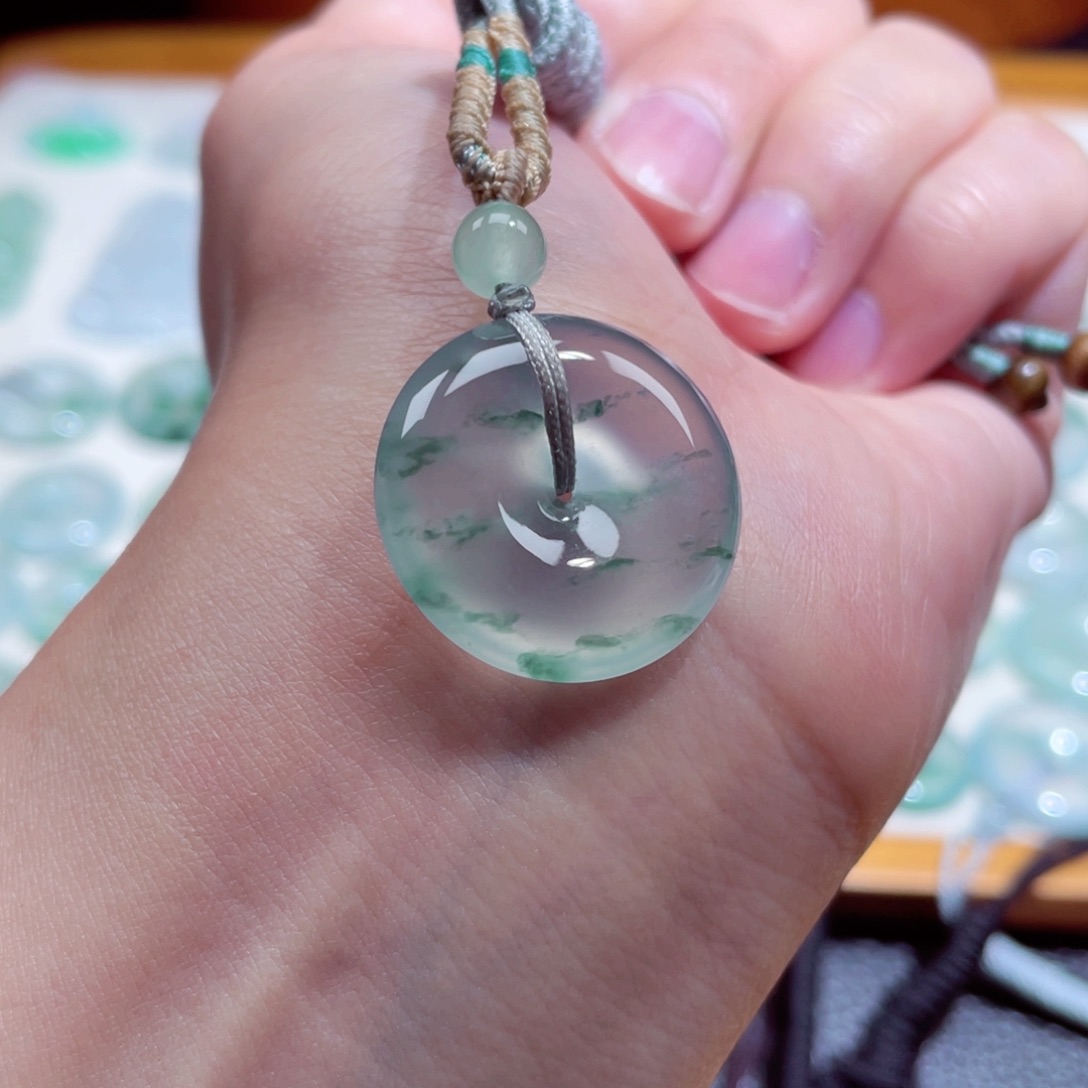 翡翠颈饰未镶嵌扣子