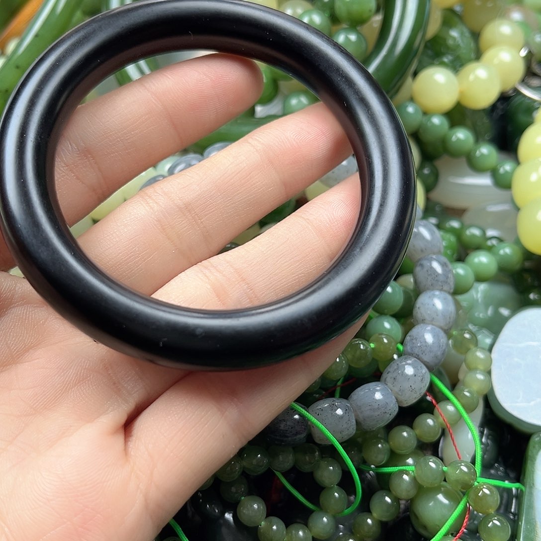 和田玉（墨玉）未镶嵌手镯56