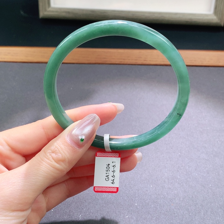 翡翠手镯未镶嵌天然翡翠手镯