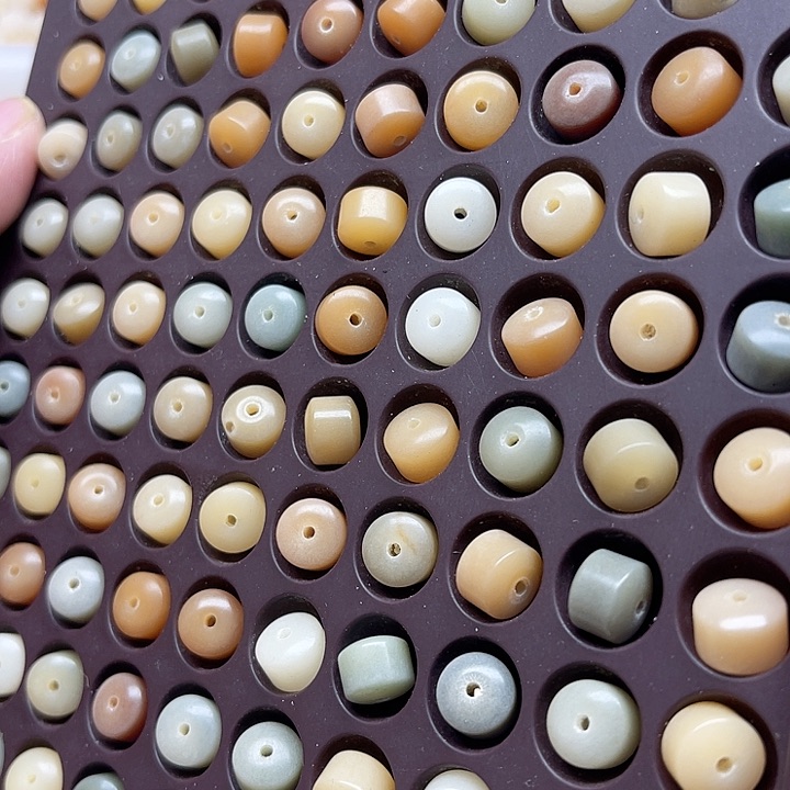 白玉菩提吊坠瑕疵10-8多宝经纶110颗